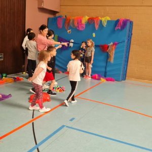 Schulhüpfer- Bewegungstag in der VTH Turnhalle