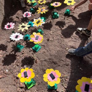 Wir basteln Sonnenblumen in den zweiten Klassen